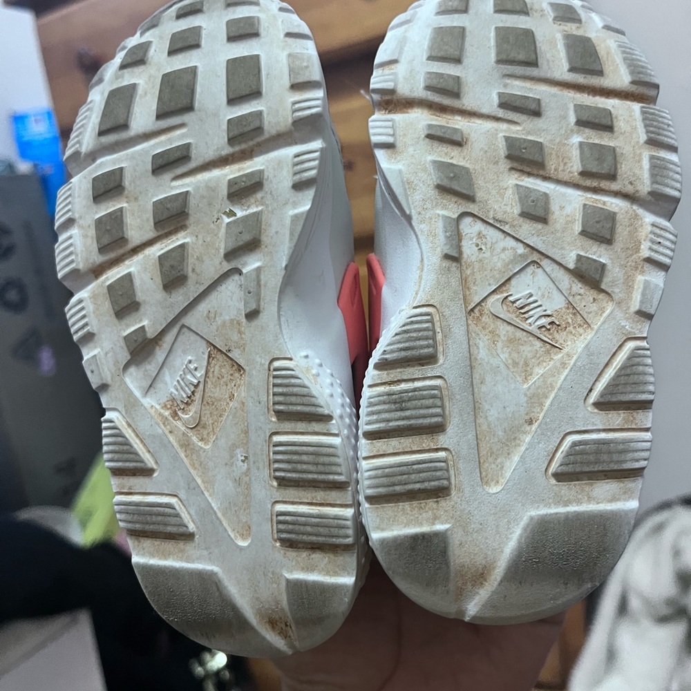 Nike Huarache Run Sneakers - Picture 5 of 5